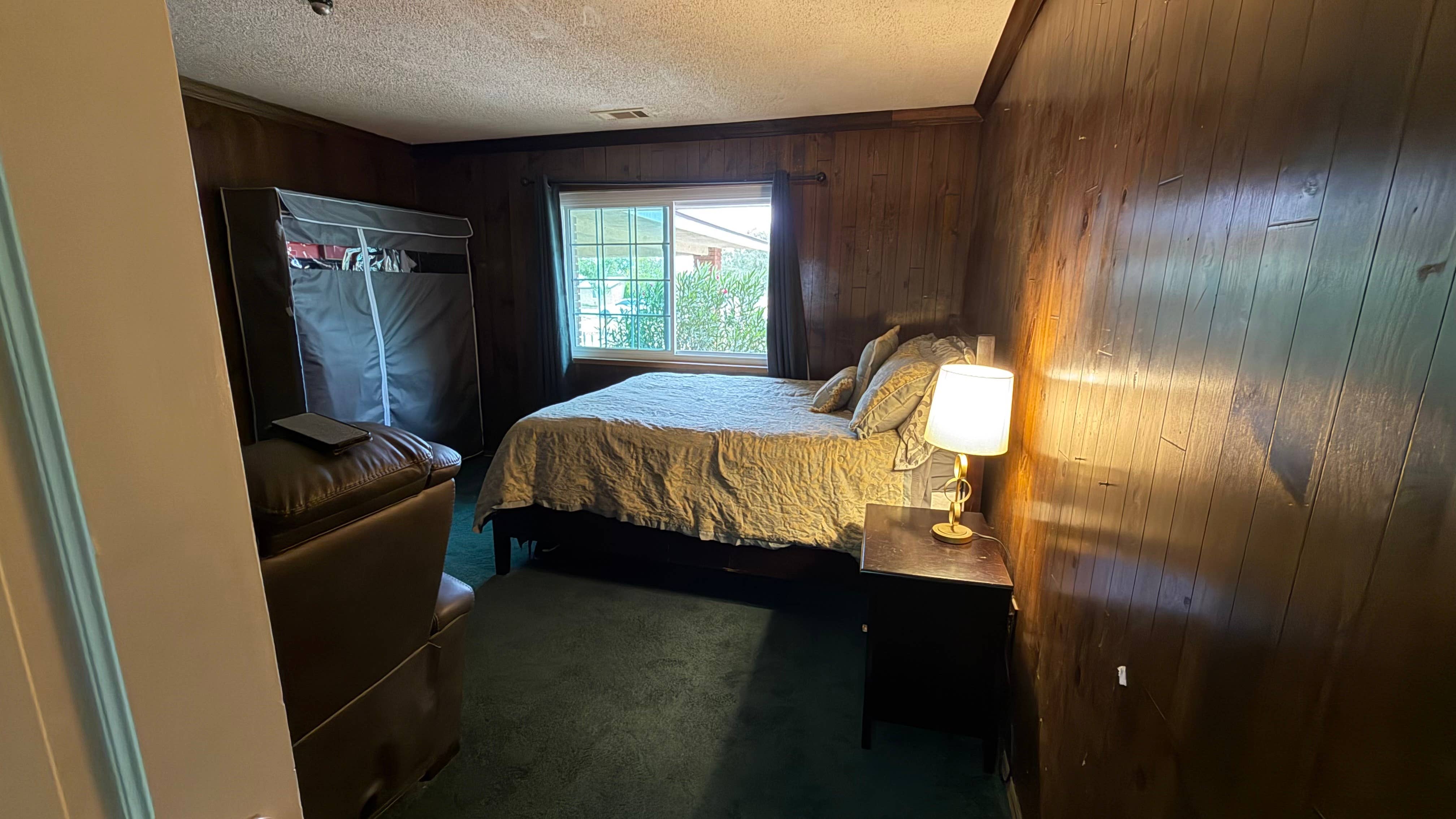 Tranquil location *Private room*