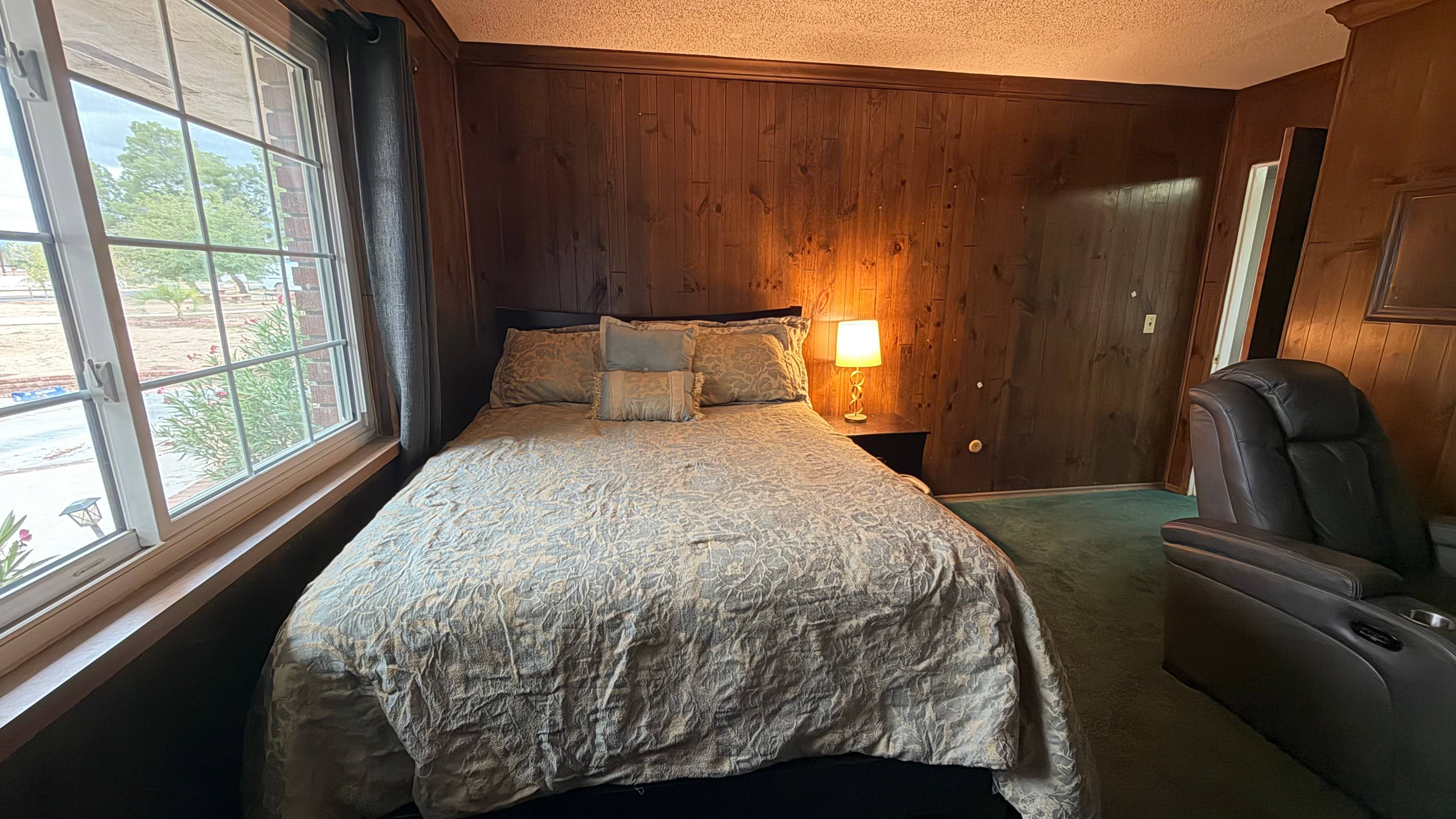 Tranquil location *Private room*