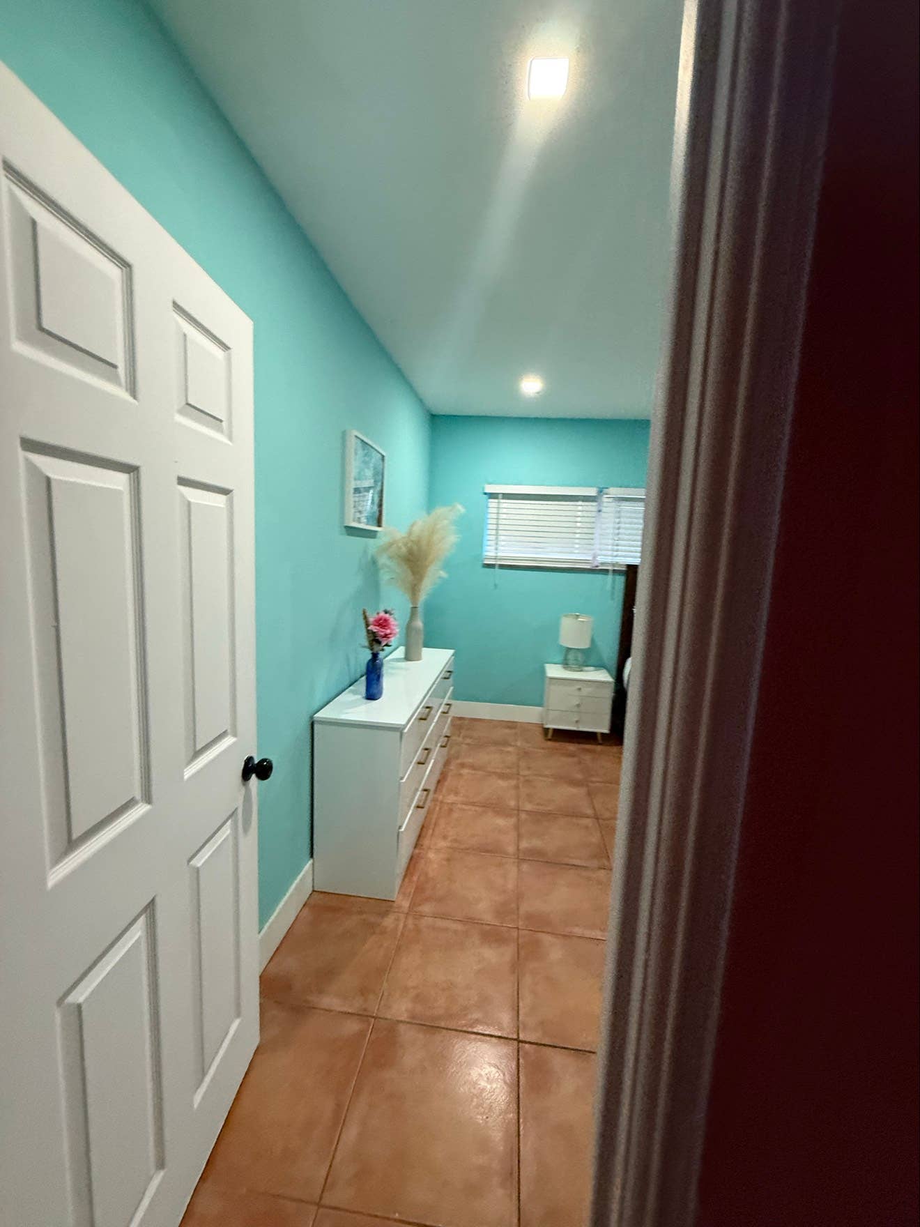 Spacious furnished roomMiami River