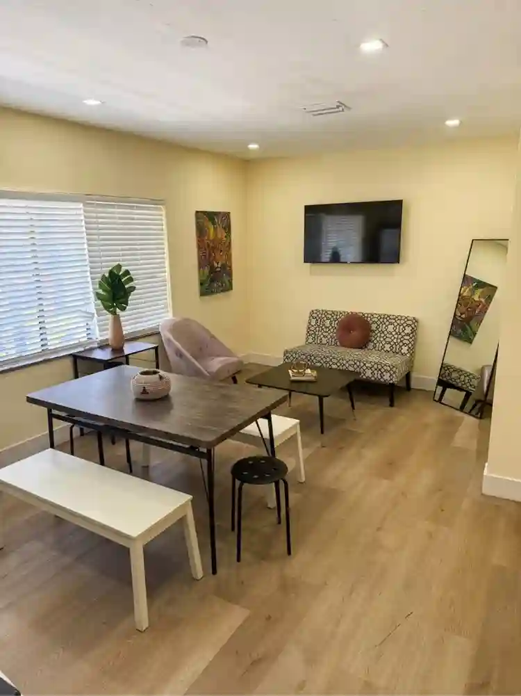 Spacious furnished roomMiami River