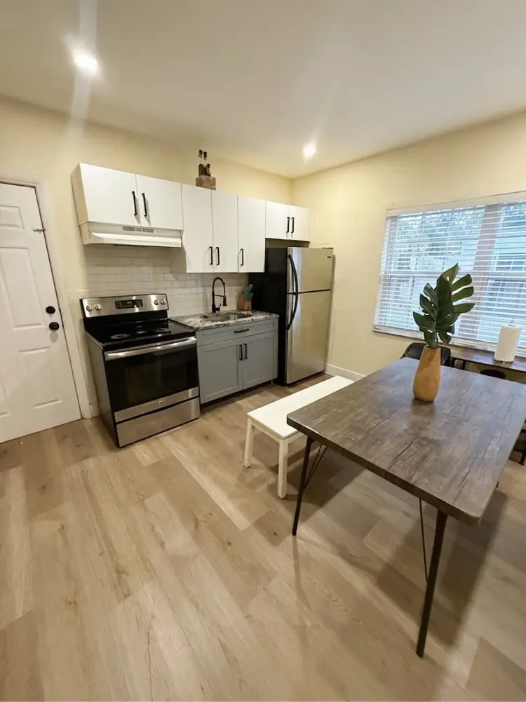 Spacious furnished roomMiami River