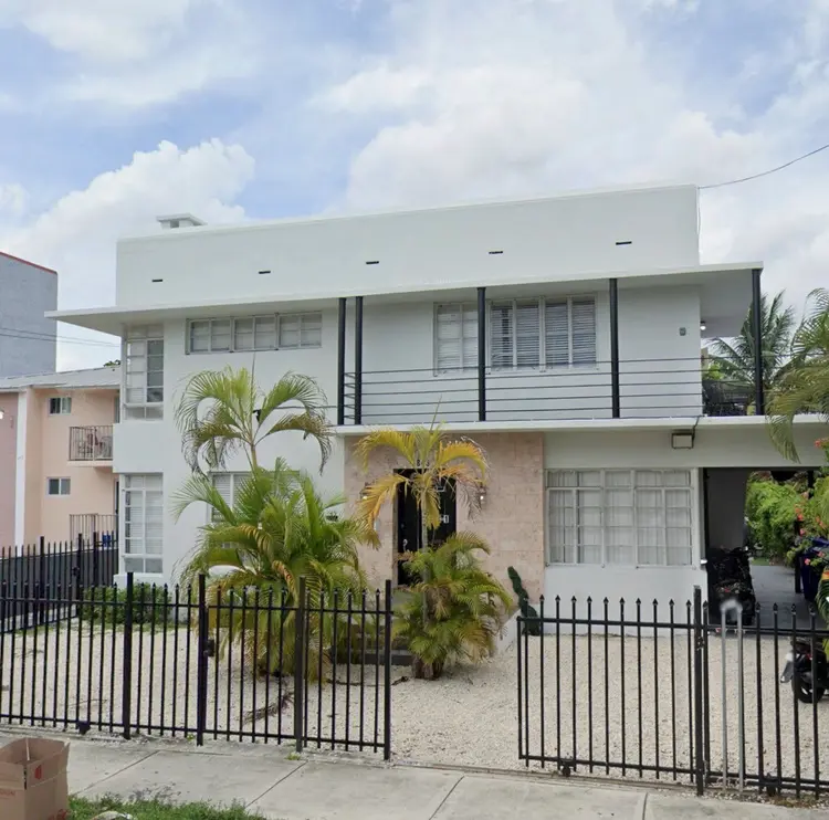 Spacious furnished roomMiami River