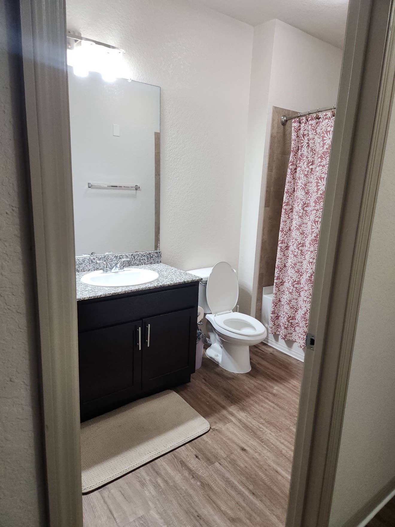Roommate Urgent!!