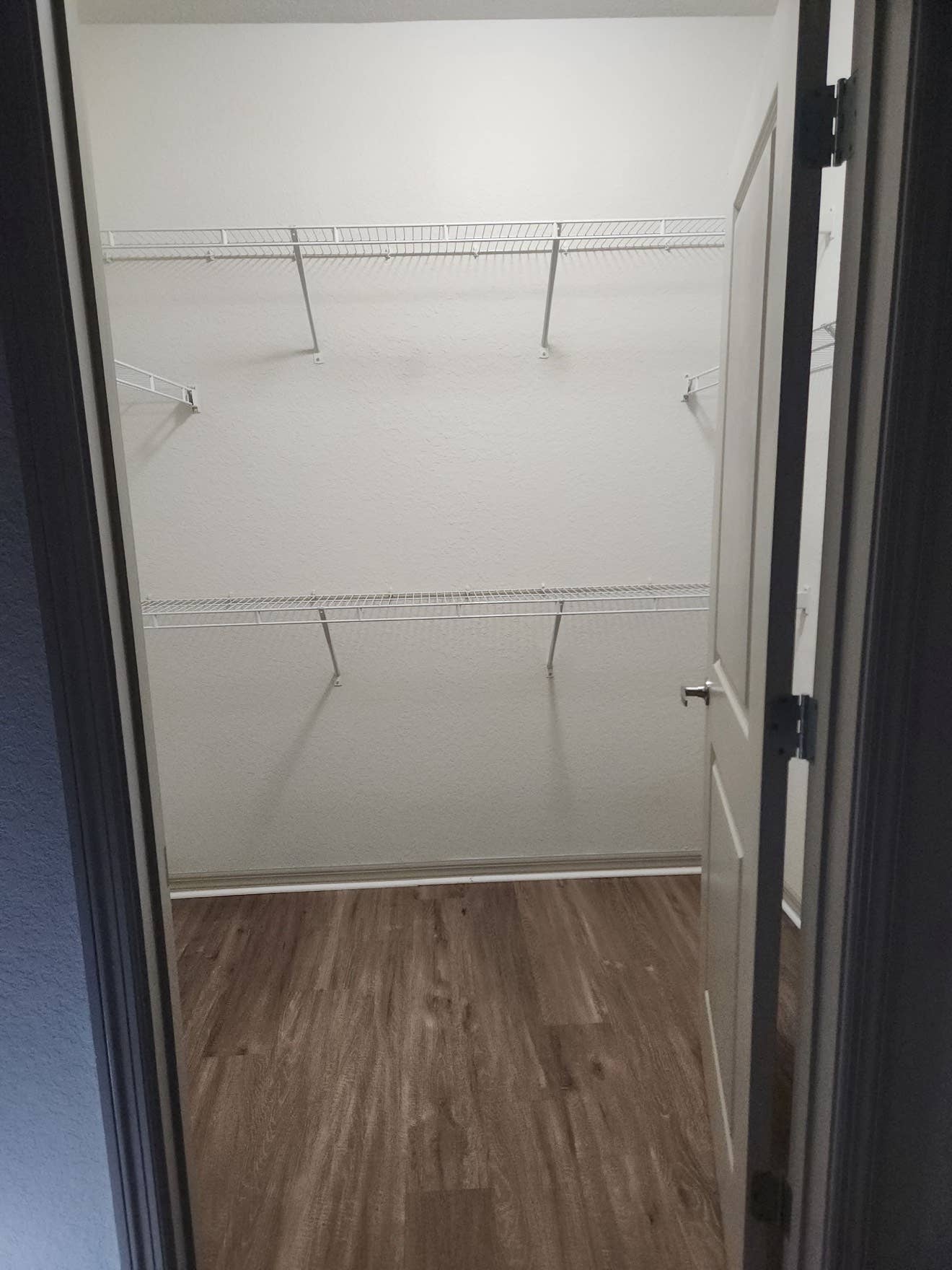 Roommate Urgent!!