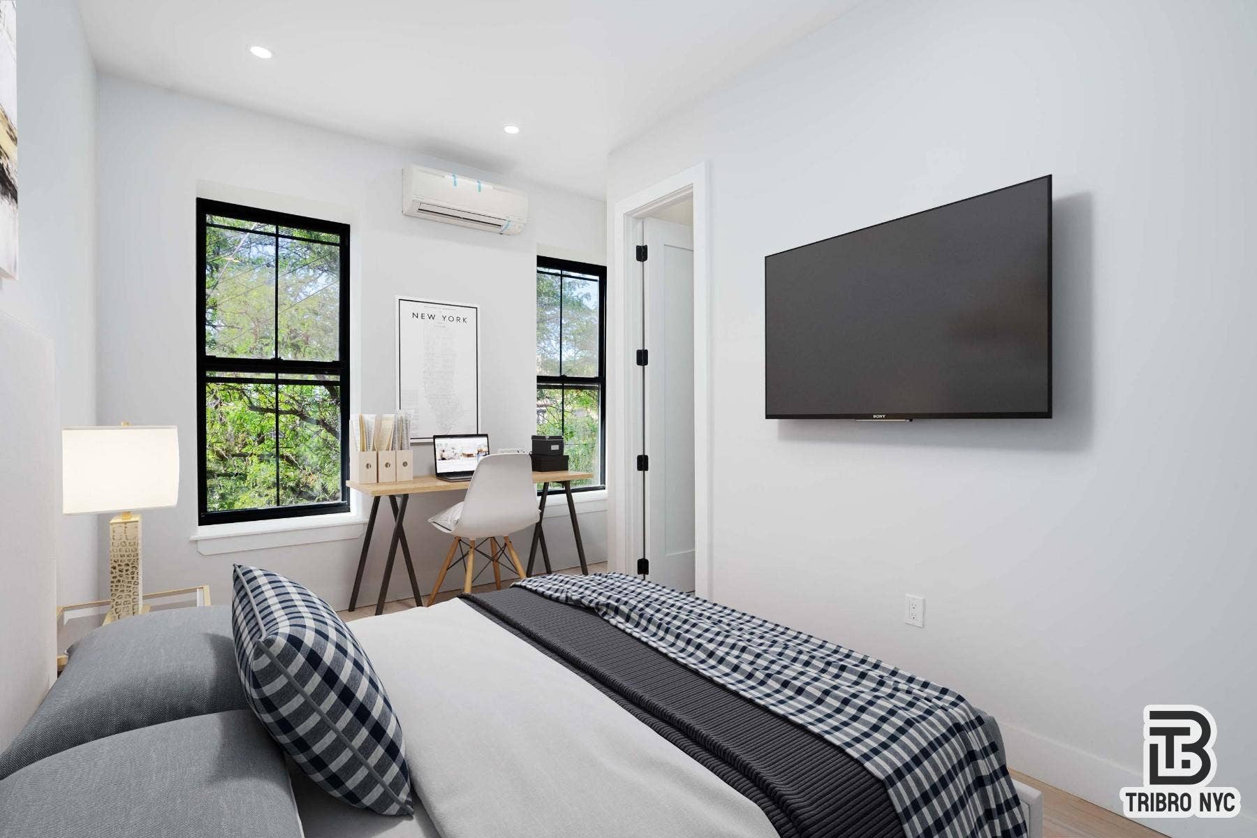 Spacious Brooklyn Room w/ Backyard!