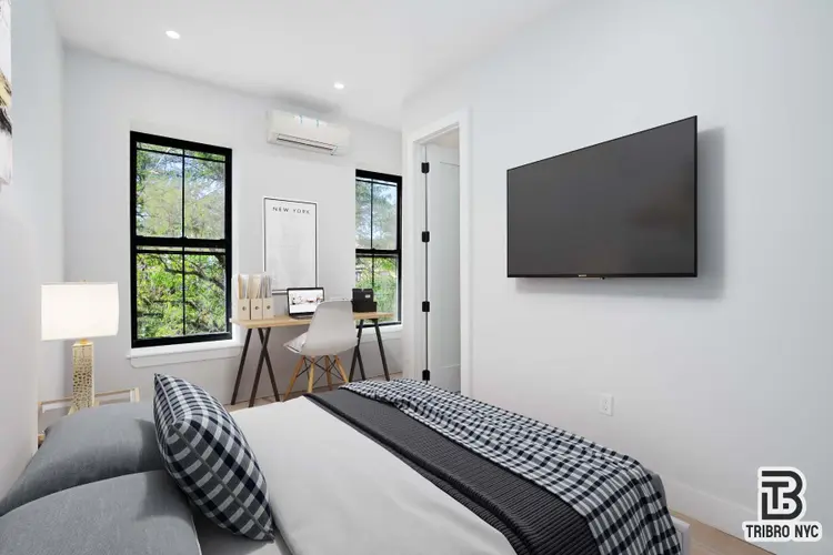 Spacious Brooklyn Room w/ Backyard!
