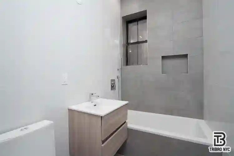 Spacious Brooklyn Room w/ Backyard!
