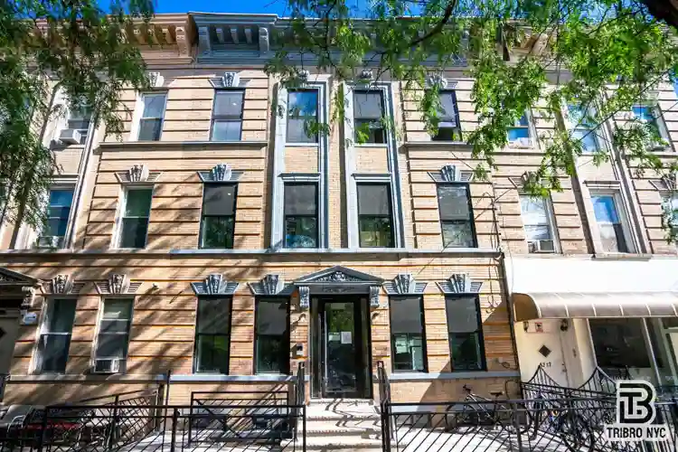 Spacious Brooklyn Room w/ Backyard!
