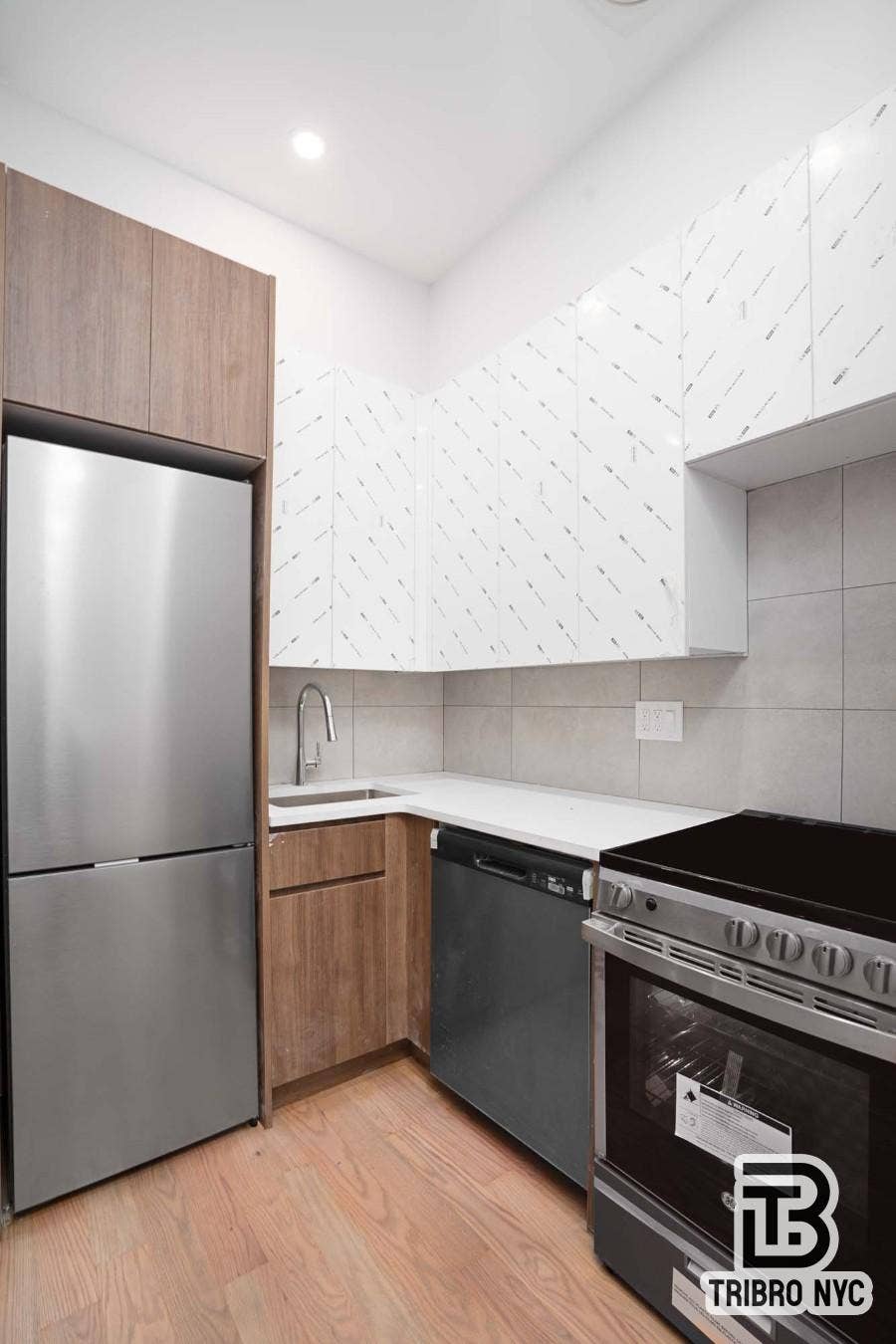 Spacious Brooklyn Room w/ Backyard!