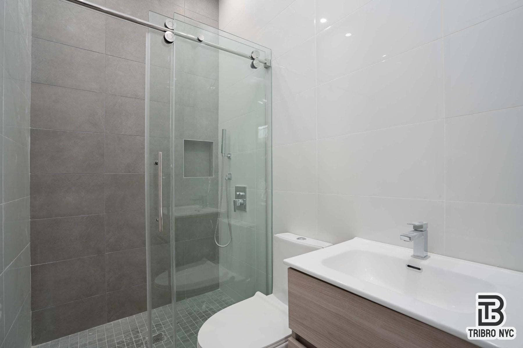 Spacious Brooklyn Room w/ Backyard!