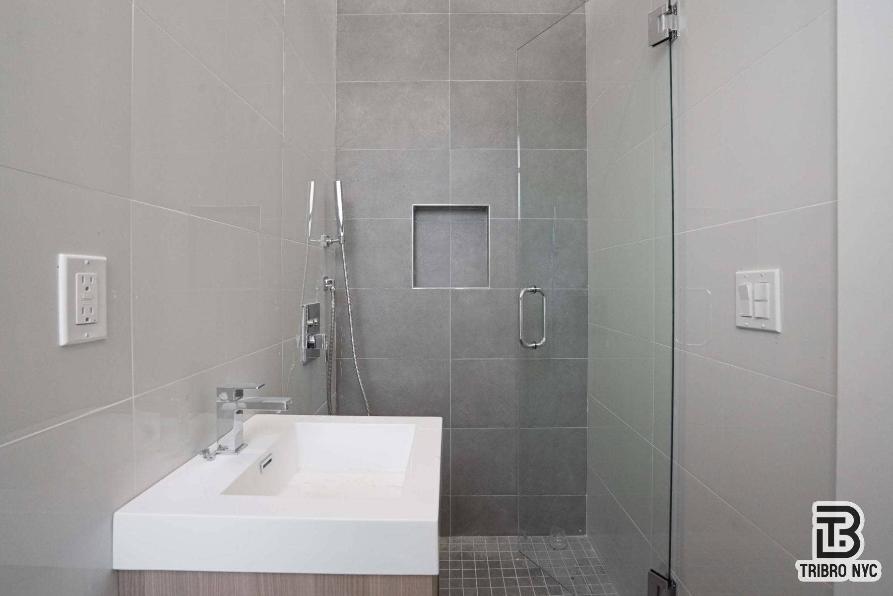 Spacious Brooklyn Room w/ Backyard!