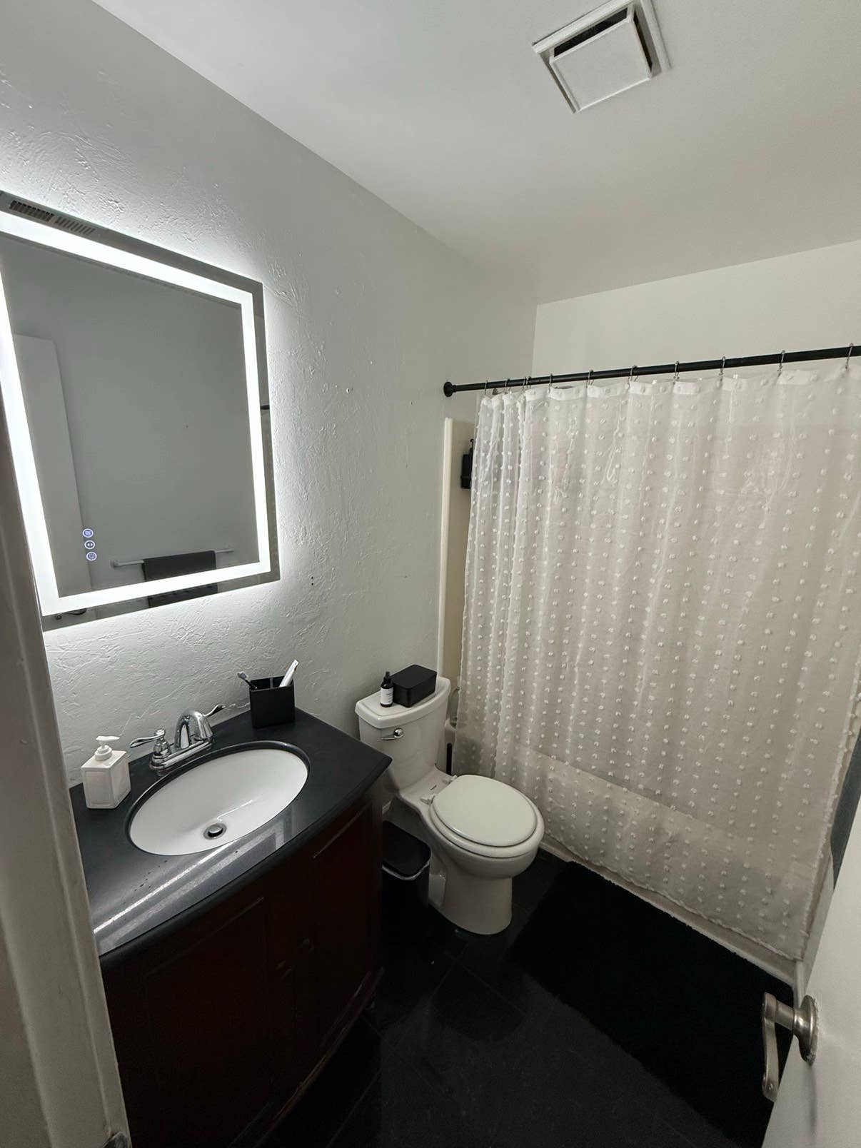 Room for rent in Virginia Beach