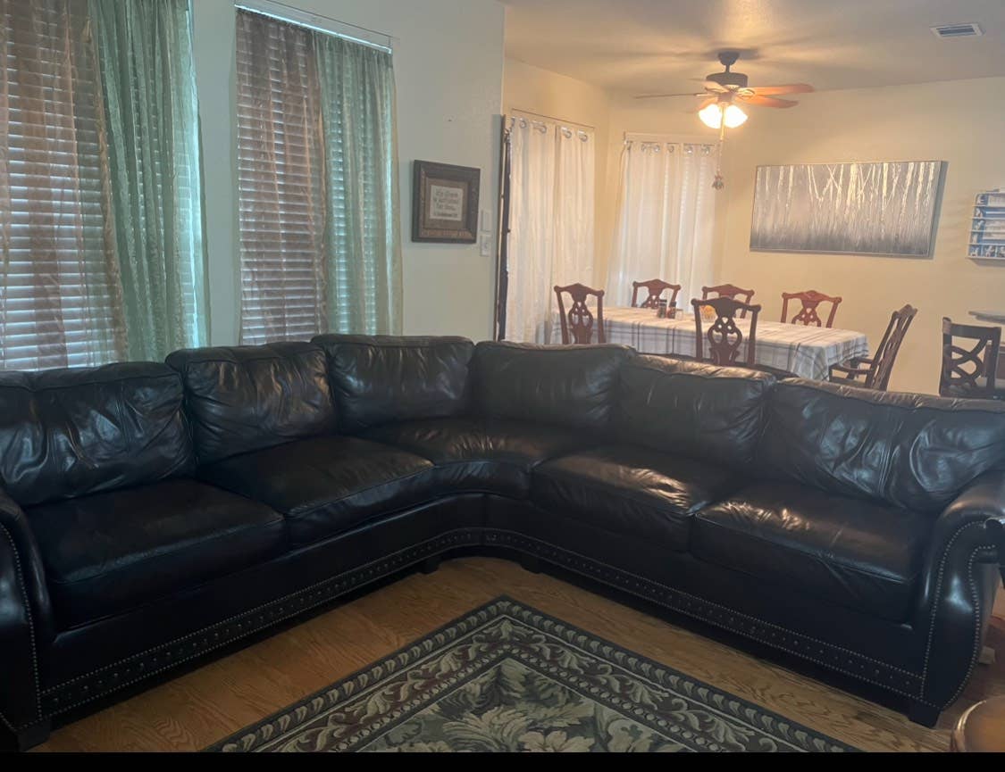 Queen Temperpedic, 2 Living Rooms