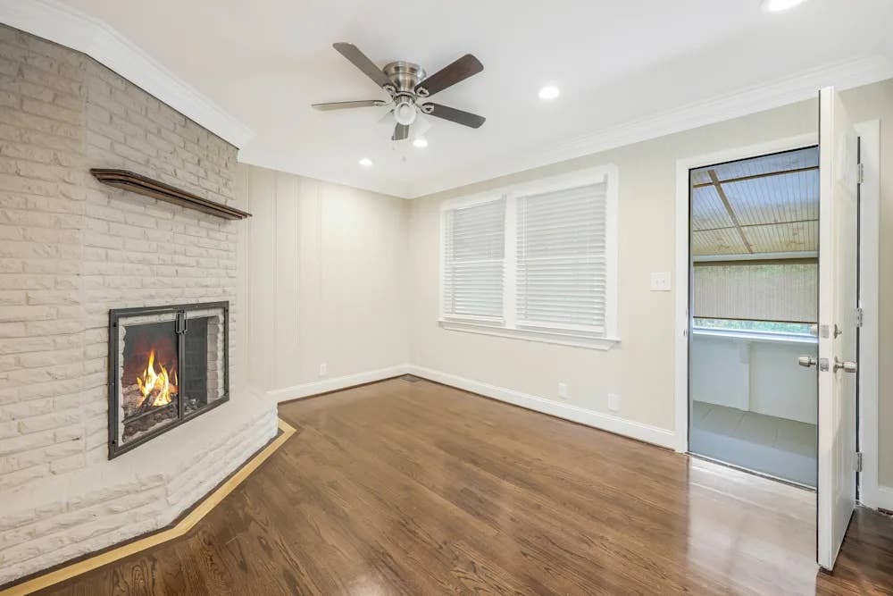 Roommates needed