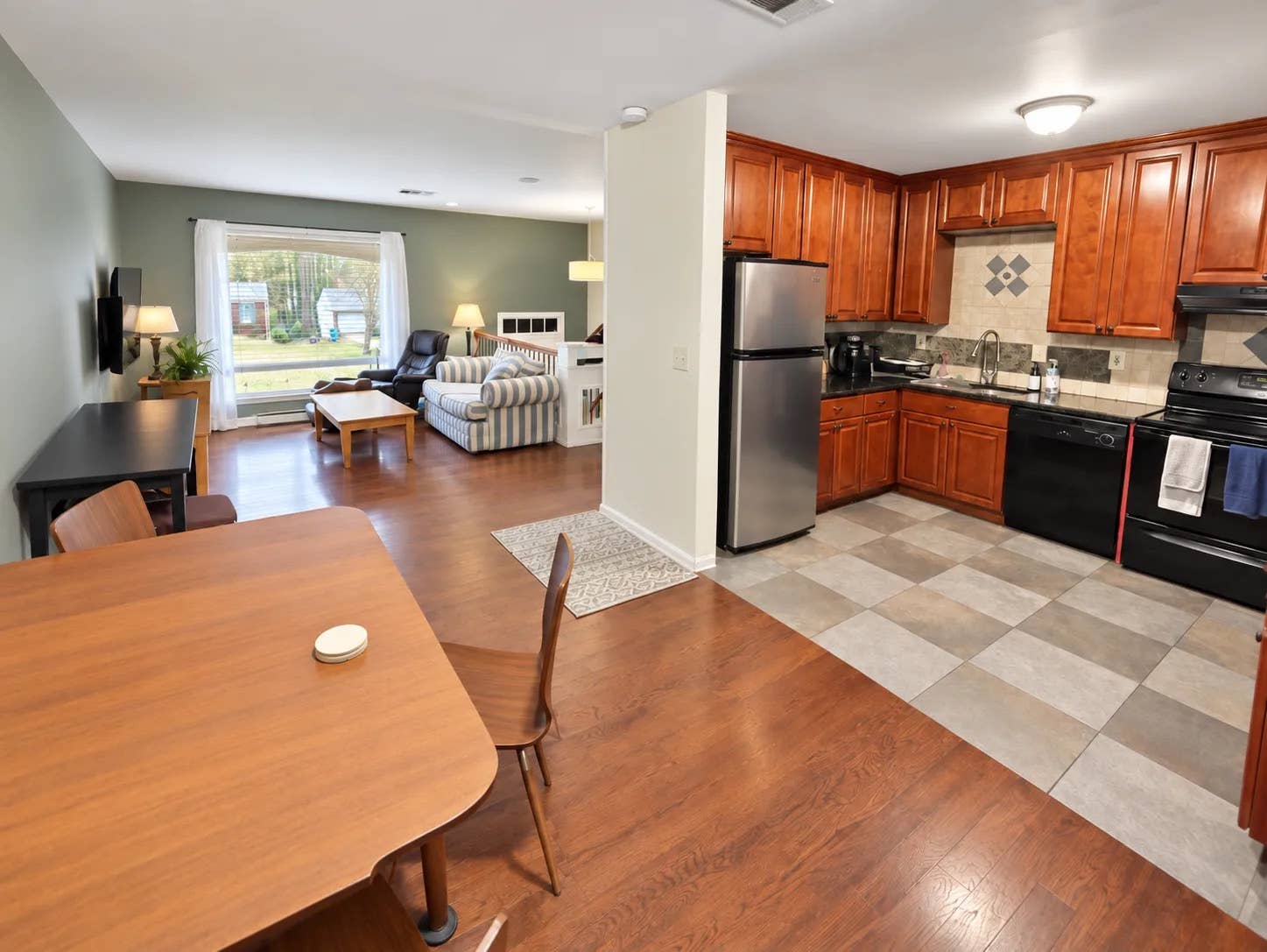 Smyrna room + private upstairs bath