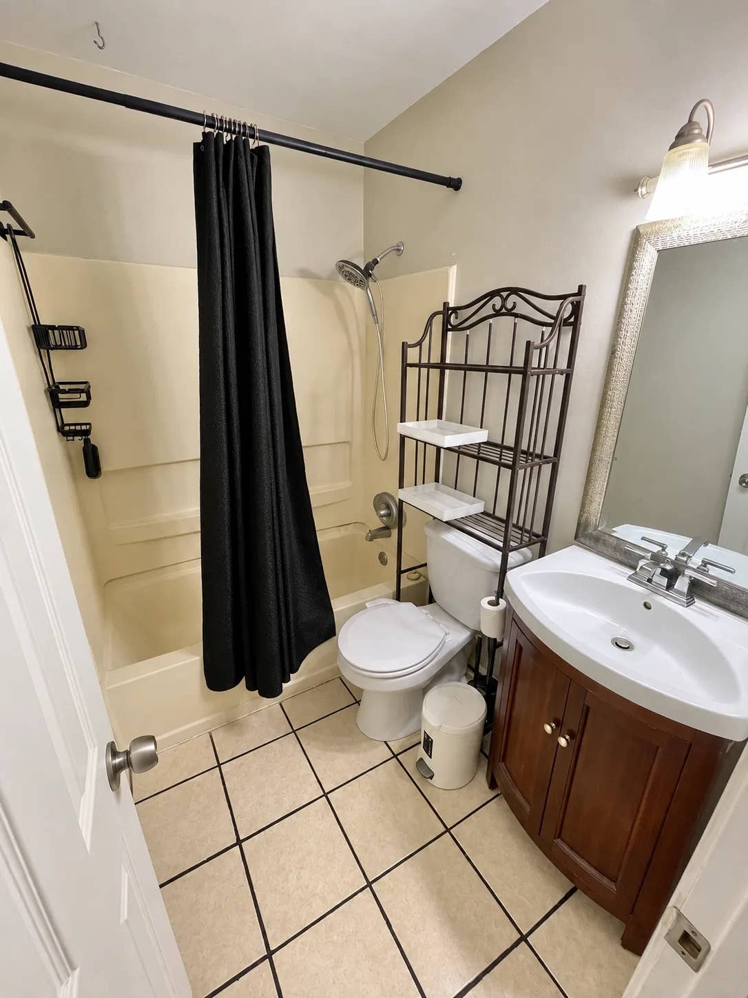 Smyrna room + private upstairs bath