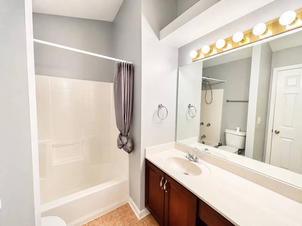 Woodstock sharedbath rooms, $800