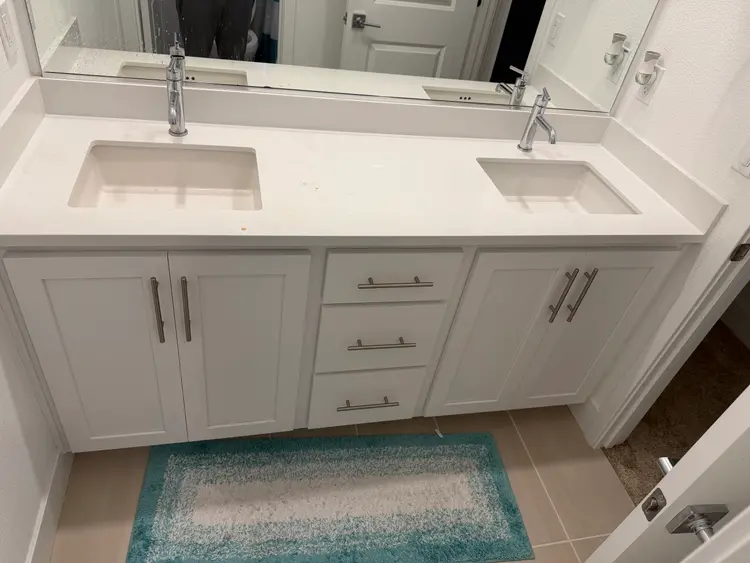 Single room available for rent