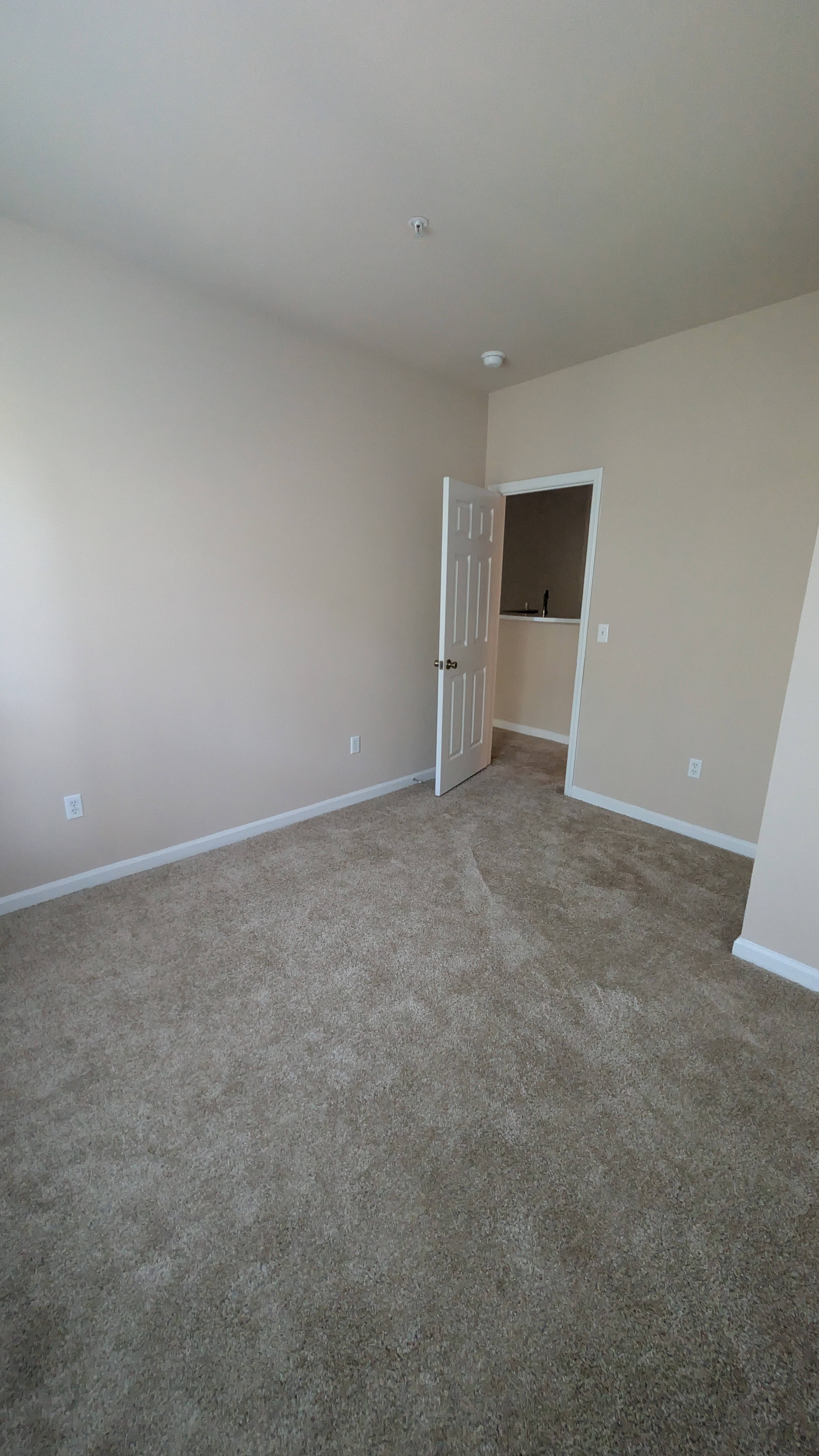 Unfurnished private room HERMITAGE