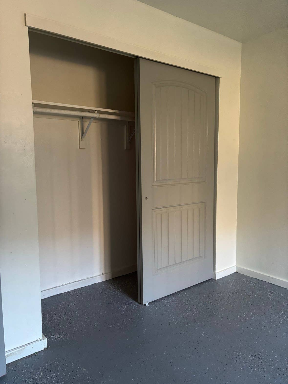 Master bedroom for rent
