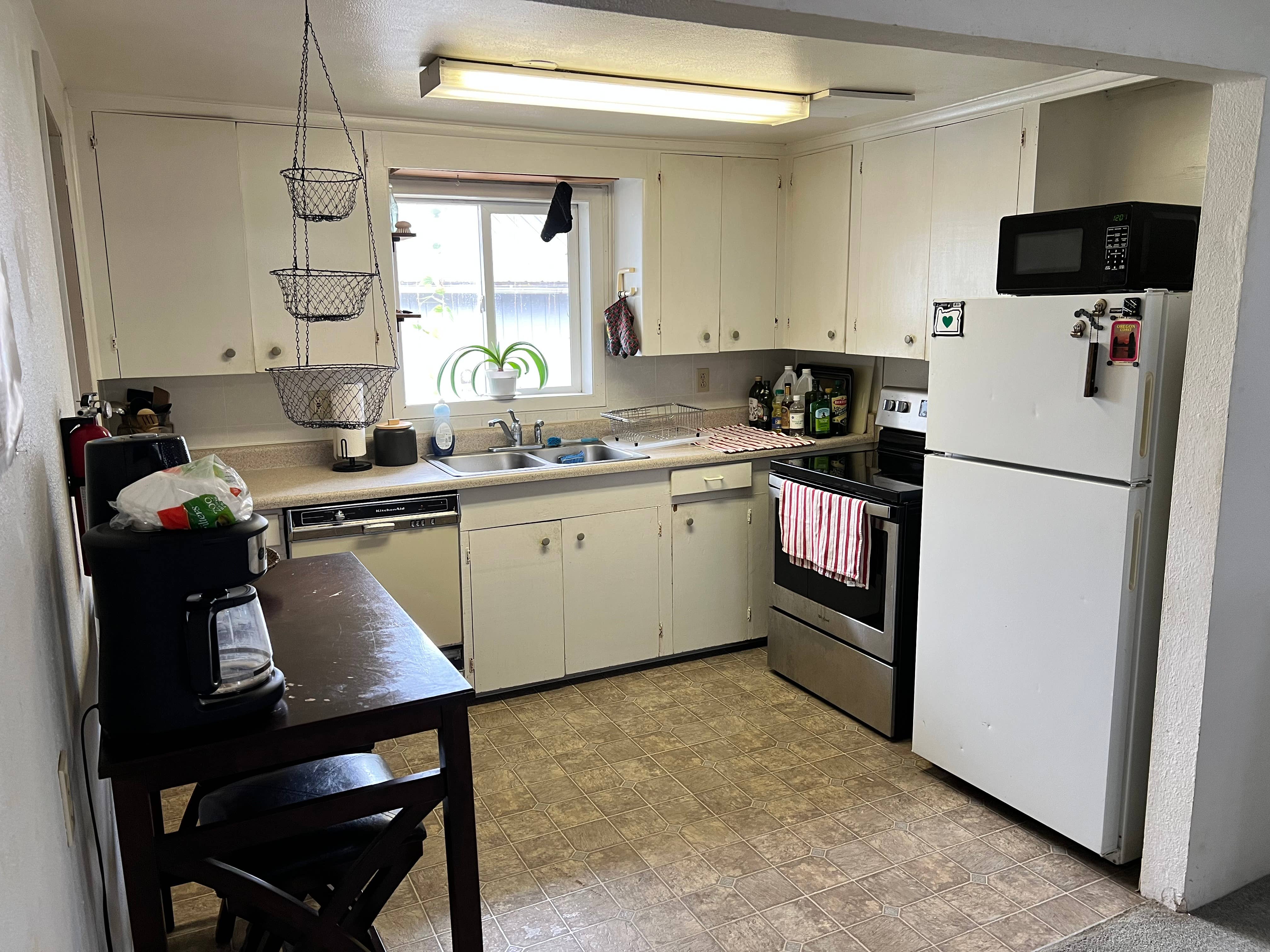 $700 Nice Room — Available 11/1