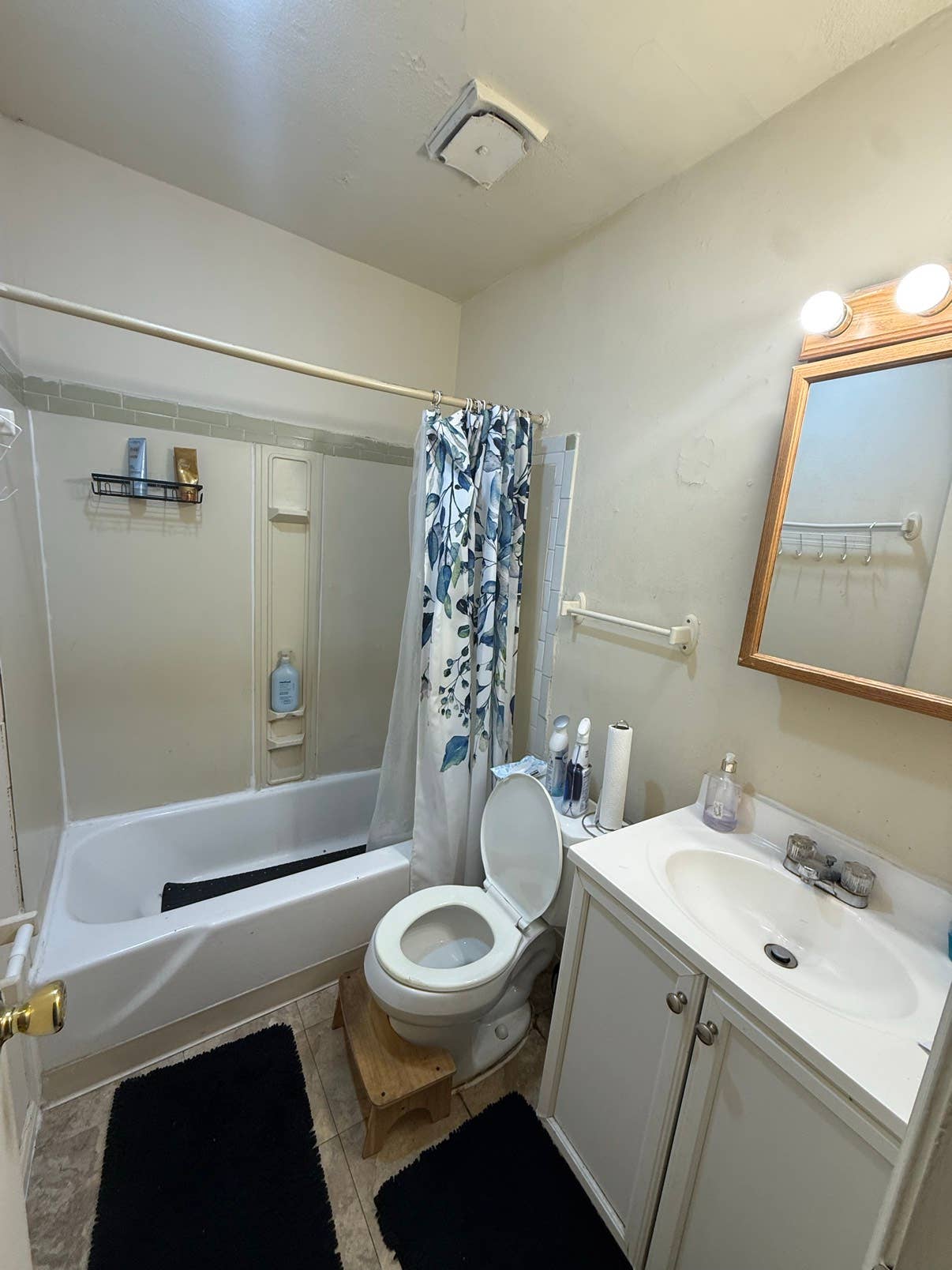 Looking for a roomate