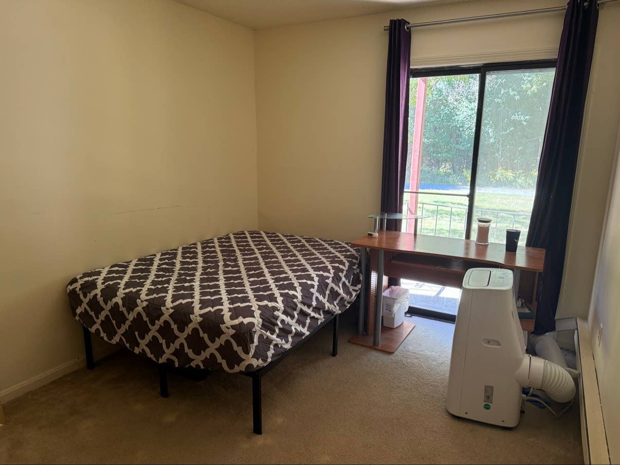 Looking for a roomate