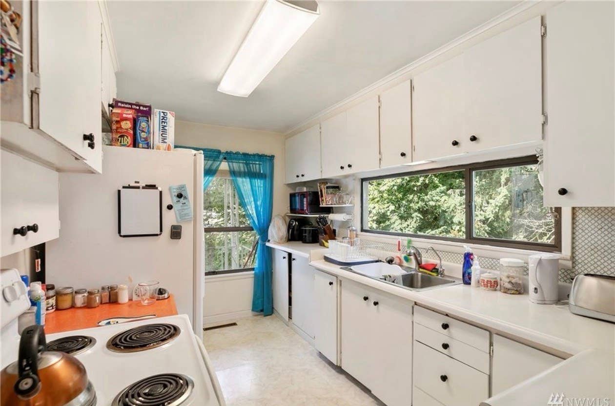 Private room~ 700 close to Airport