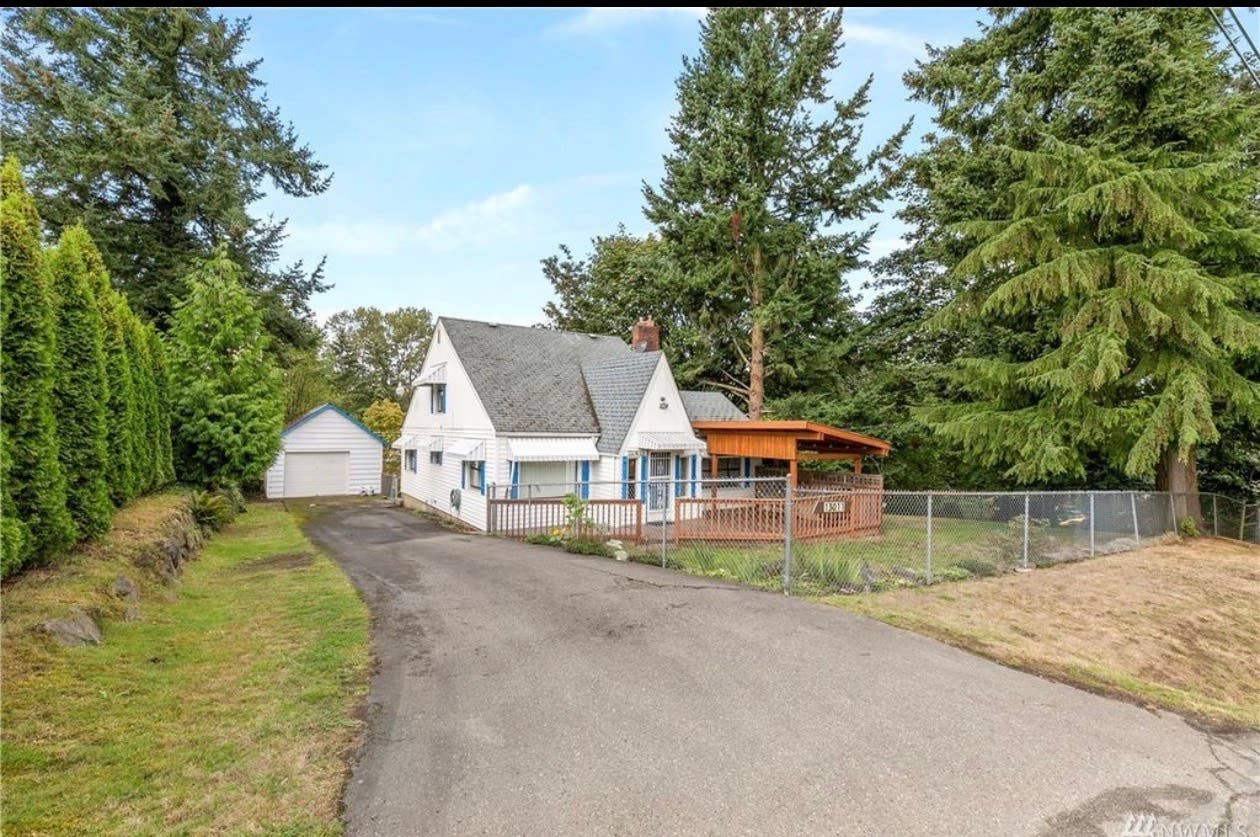 Private room~ 700 close to Airport