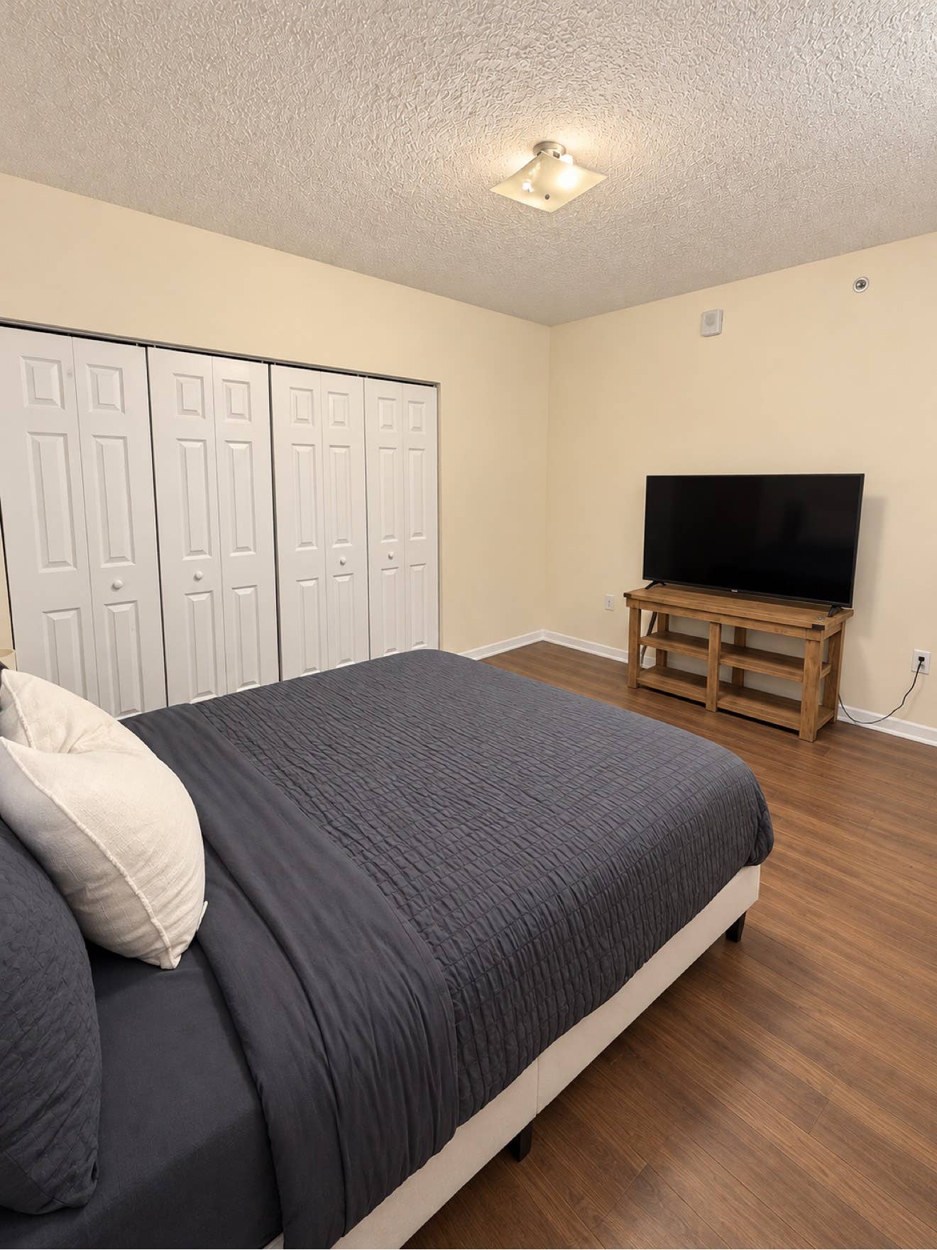 READY TO MOVE IN! - Female only