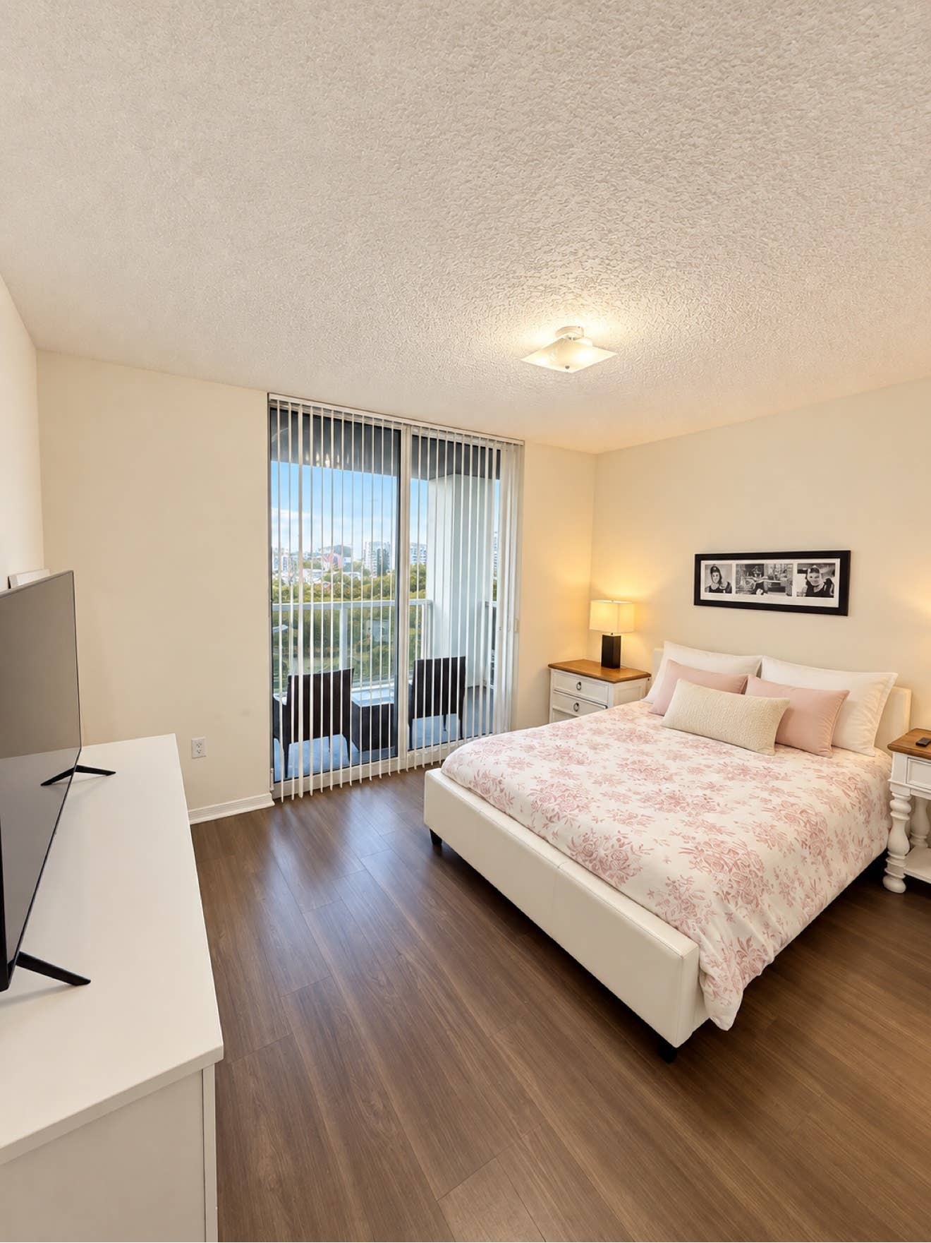 Private Room in Edgewater - Females