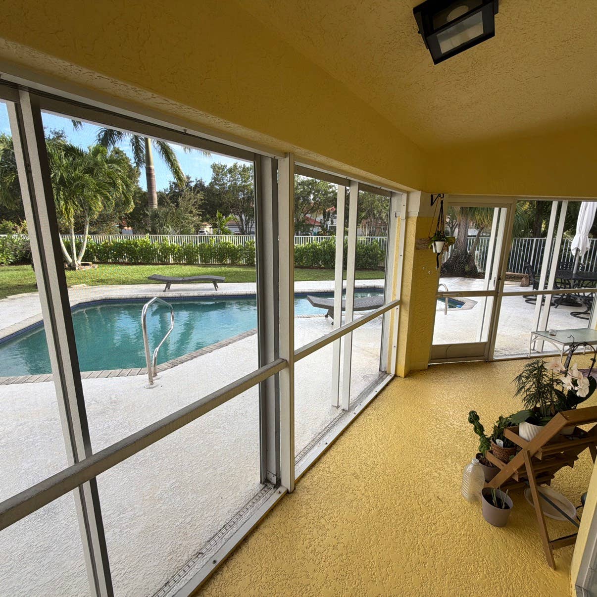 Private Room & Bath With Pool
