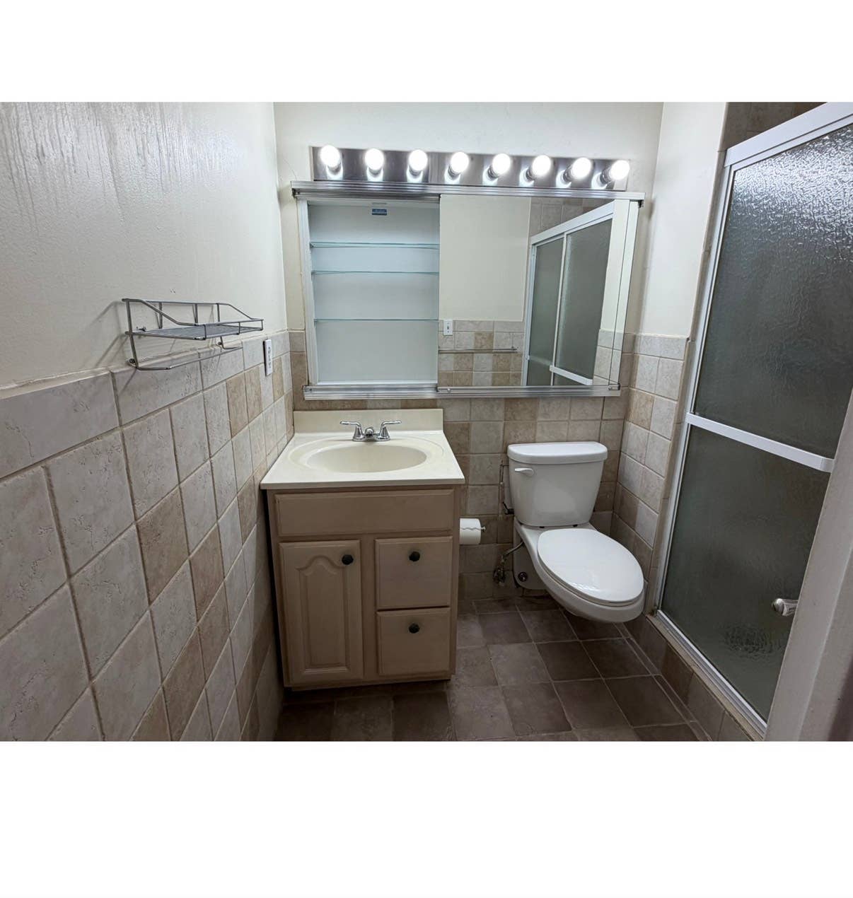LUXURY HIGHRISE. 21 MIN. COMMUTE