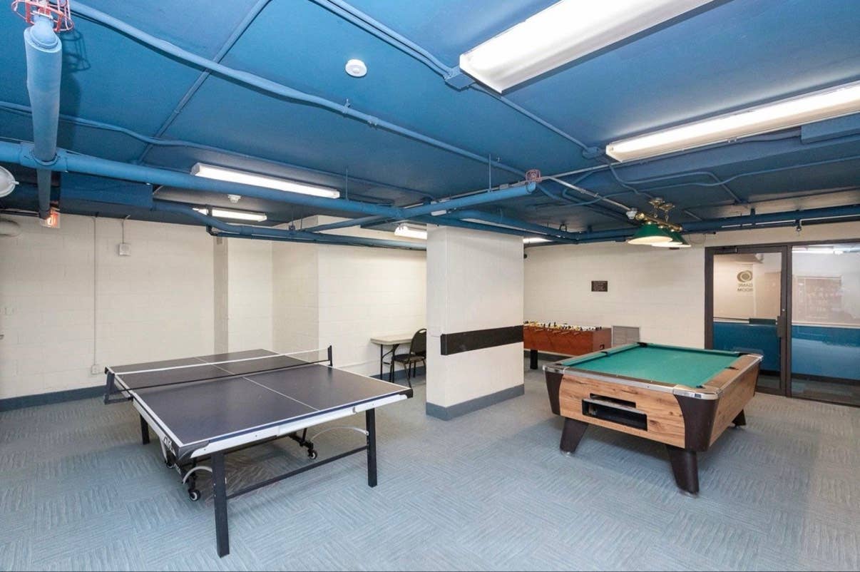 LUXURY HIGHRISE. 21 MIN. COMMUTE