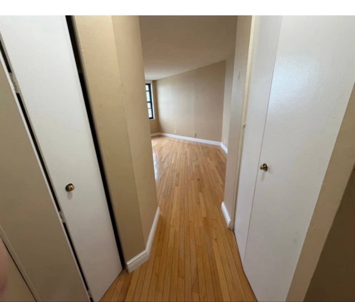 LUXURY HIGHRISE. 21 MIN. COMMUTE