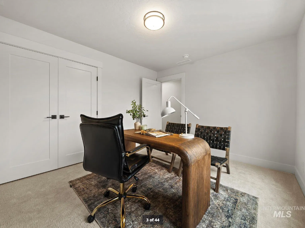 Looking 4 Female RoomateFloor2Self