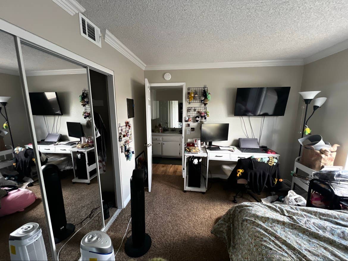 Looking for Roommate in Brea CA