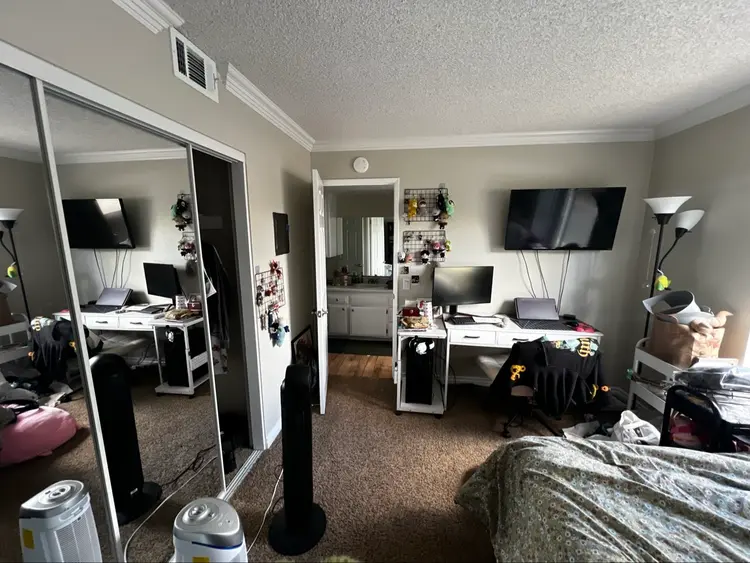 Looking for Roommate in Brea CA