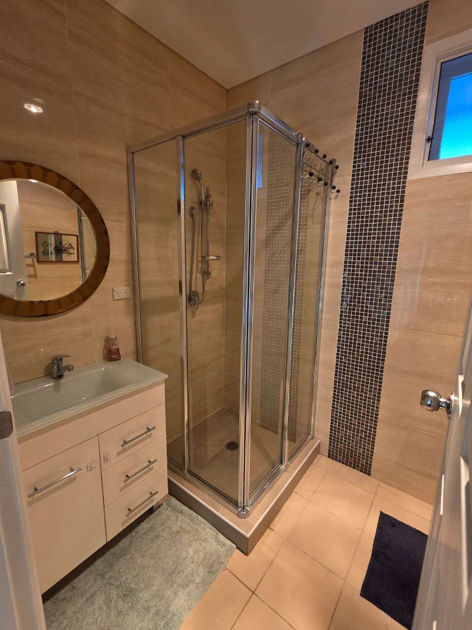 3rooms available to rent out