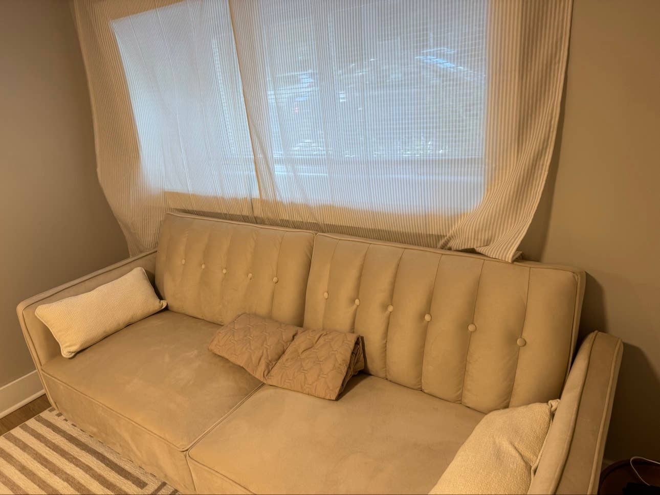 Furnished Woodley Park room