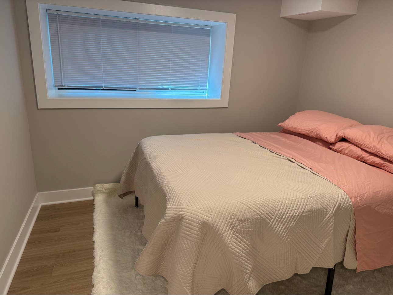 Furnished Woodley Park room