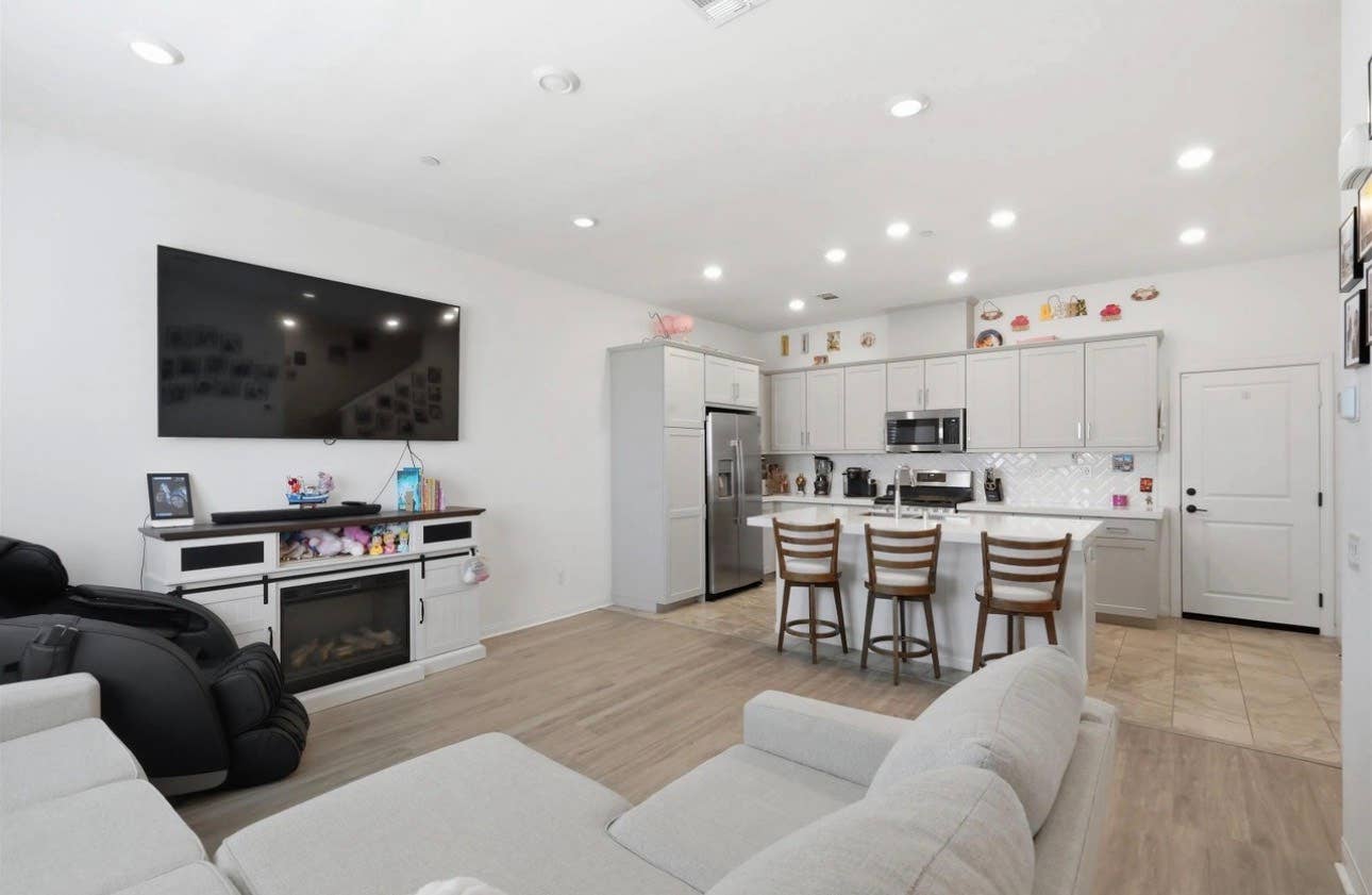 TOWNHOME FOR RENT - CHULA VISTA