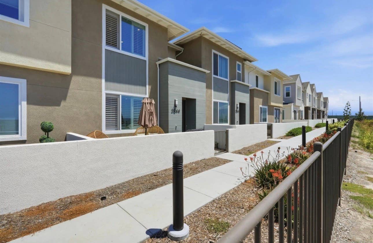 TOWNHOME FOR RENT - CHULA VISTA