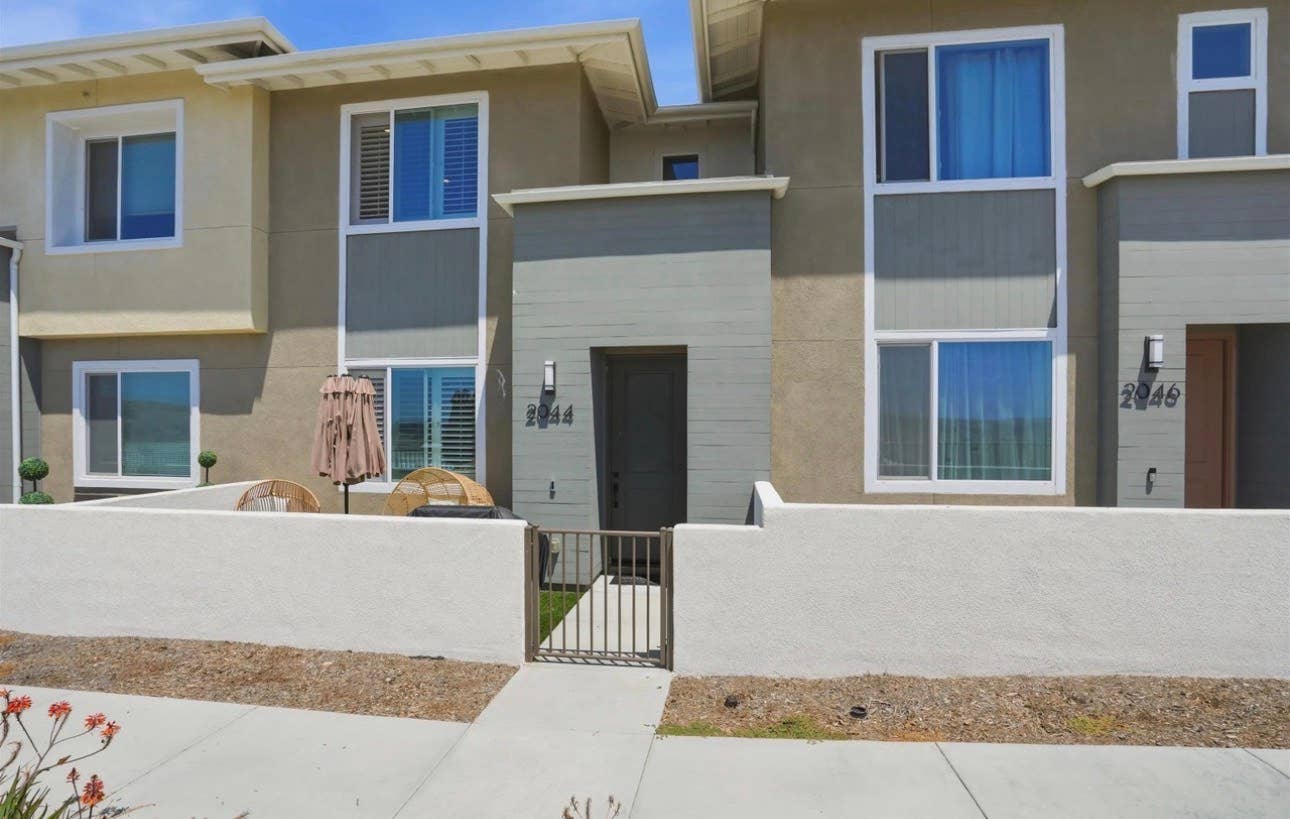 TOWNHOME FOR RENT - CHULA VISTA