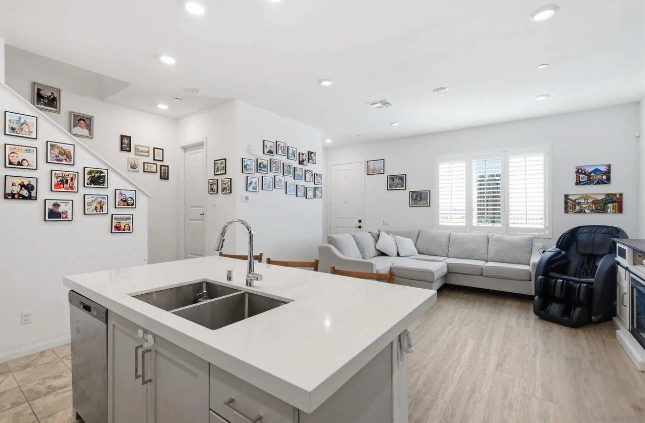 TOWNHOME FOR RENT - CHULA VISTA