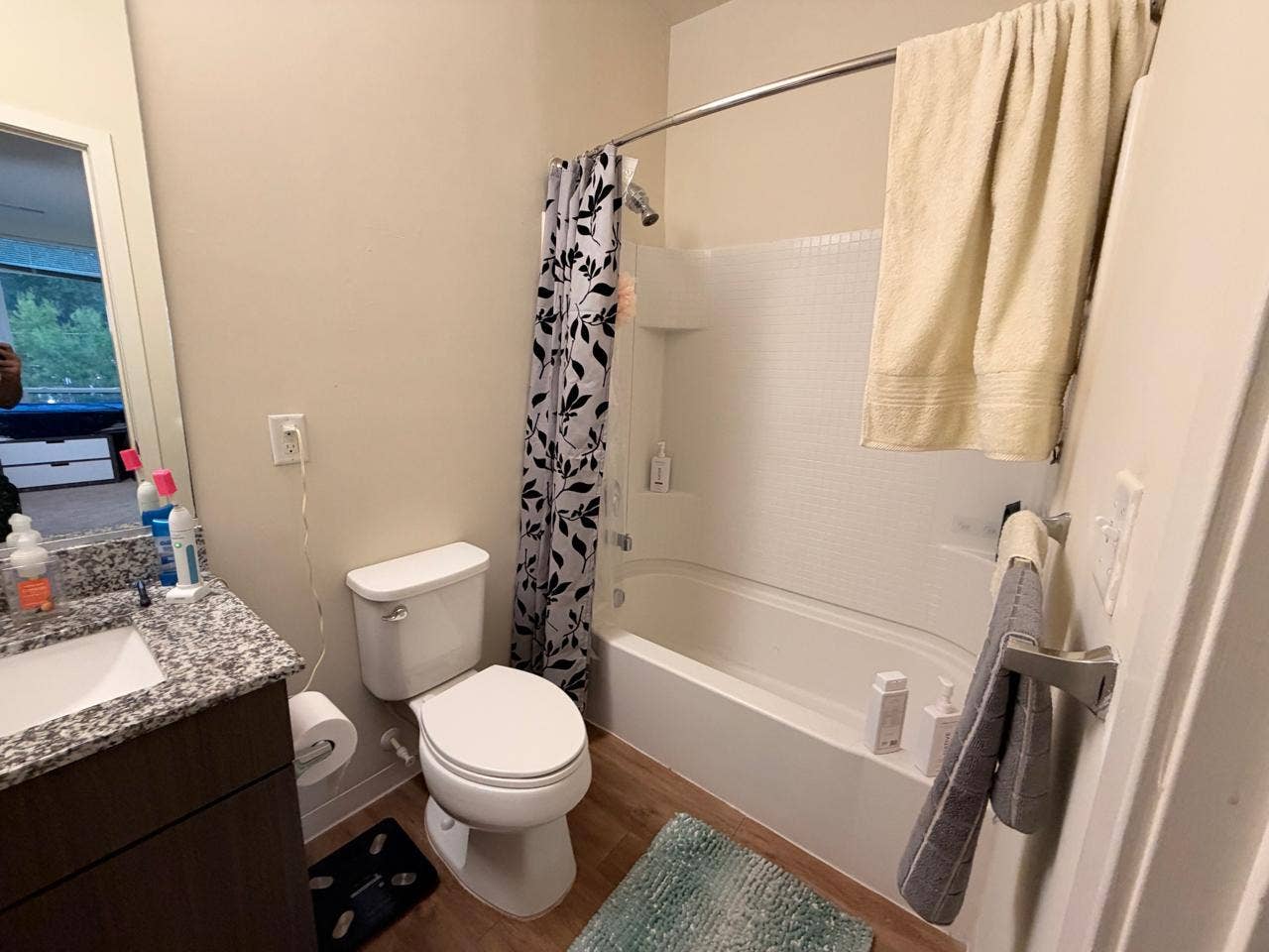 Private Bed & Bath in Apartment