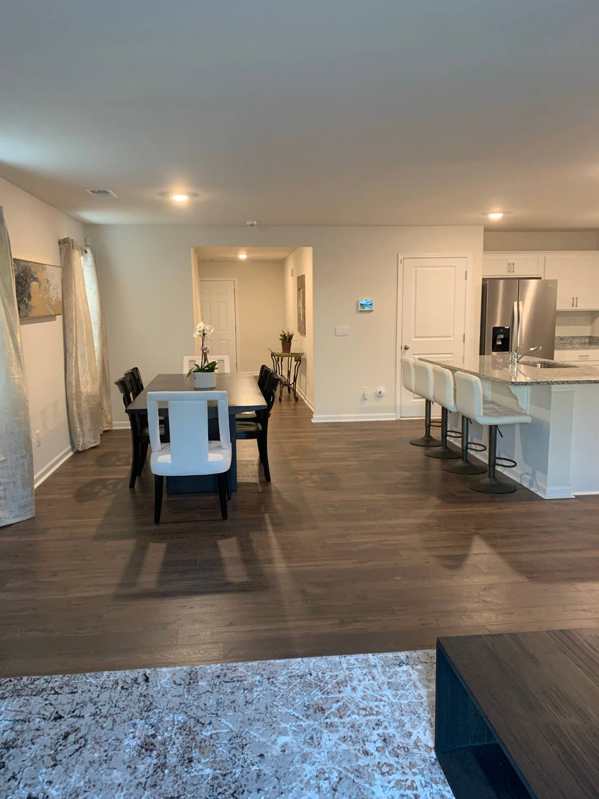 Looking for a Roomate