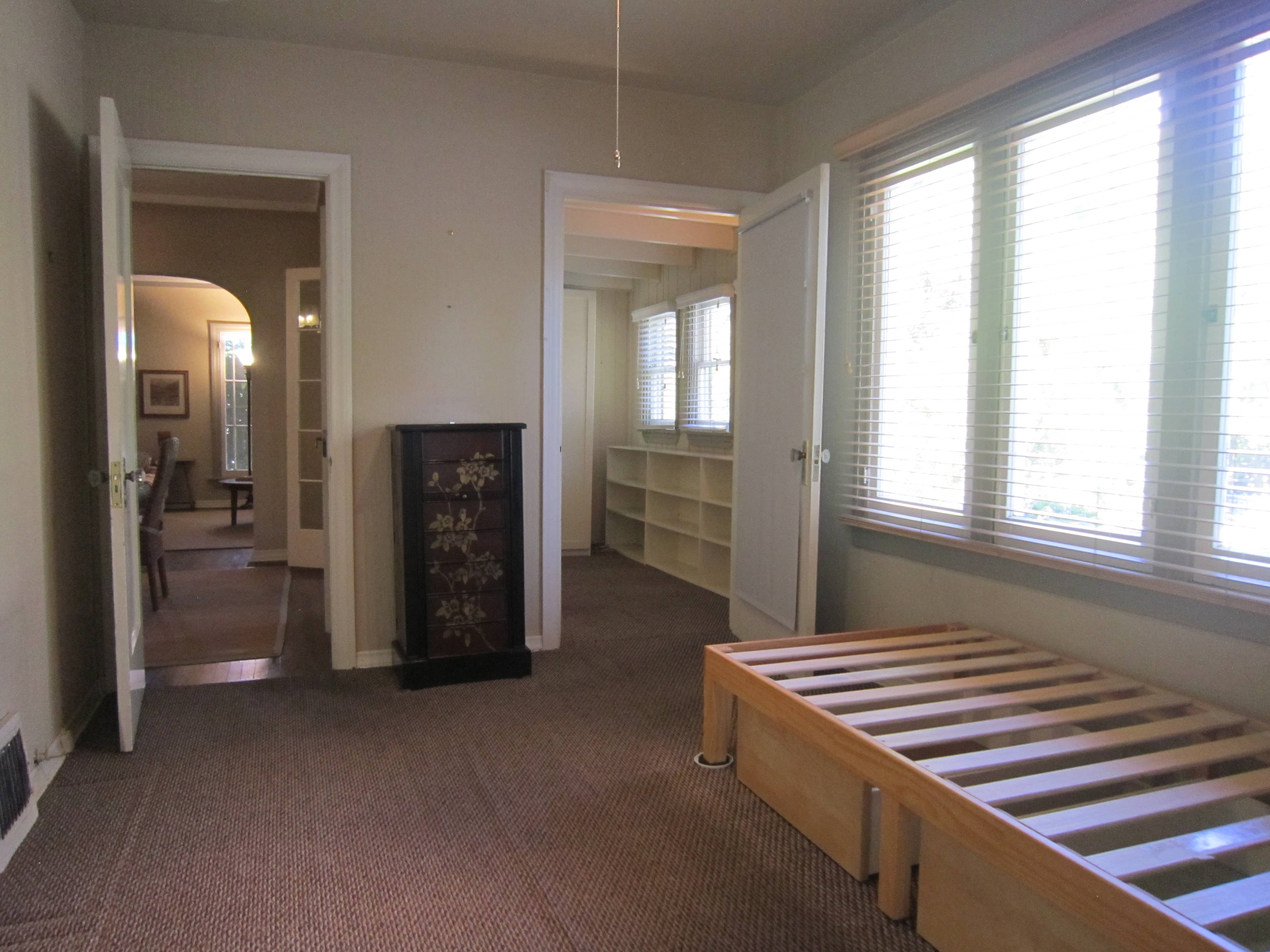 Private bedroom in Historic Estate