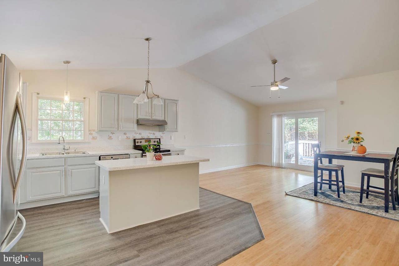 Large Suite available: MUST SEE