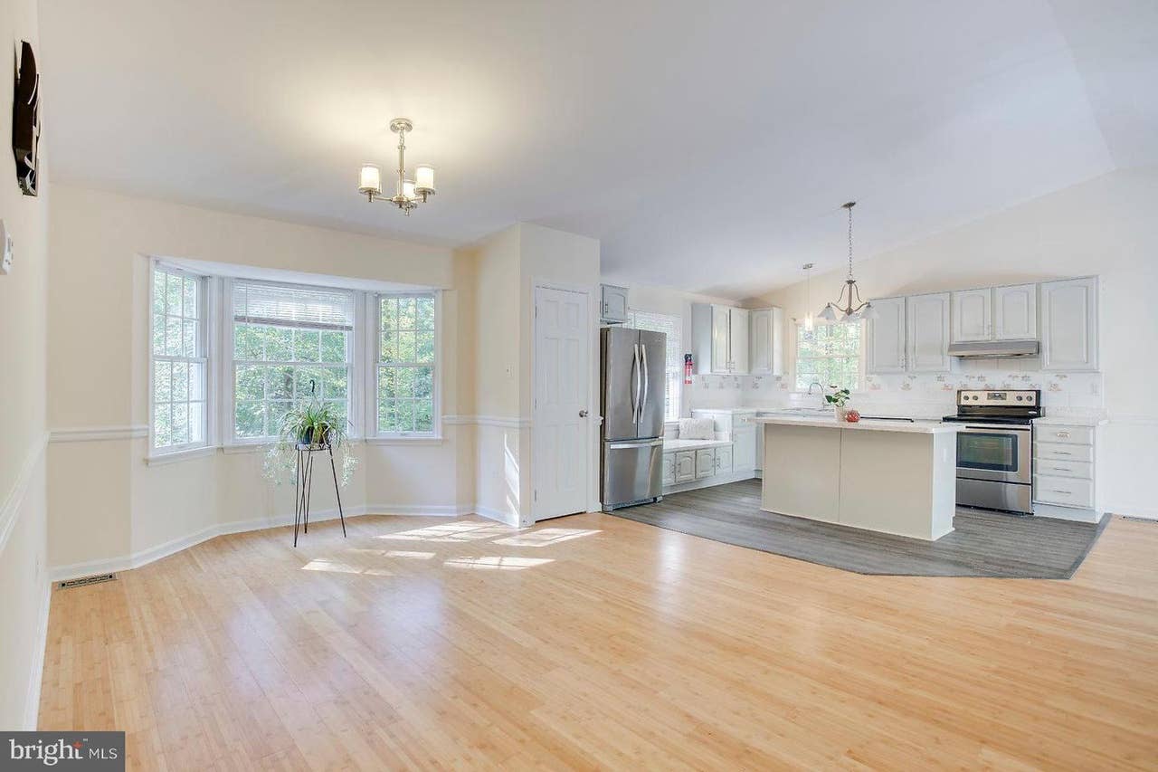 Large Suite available: MUST SEE